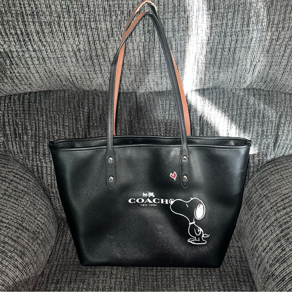 COACH x PEANUTS KISSING SNOOPY BLACK TOTE. RARE. HTF